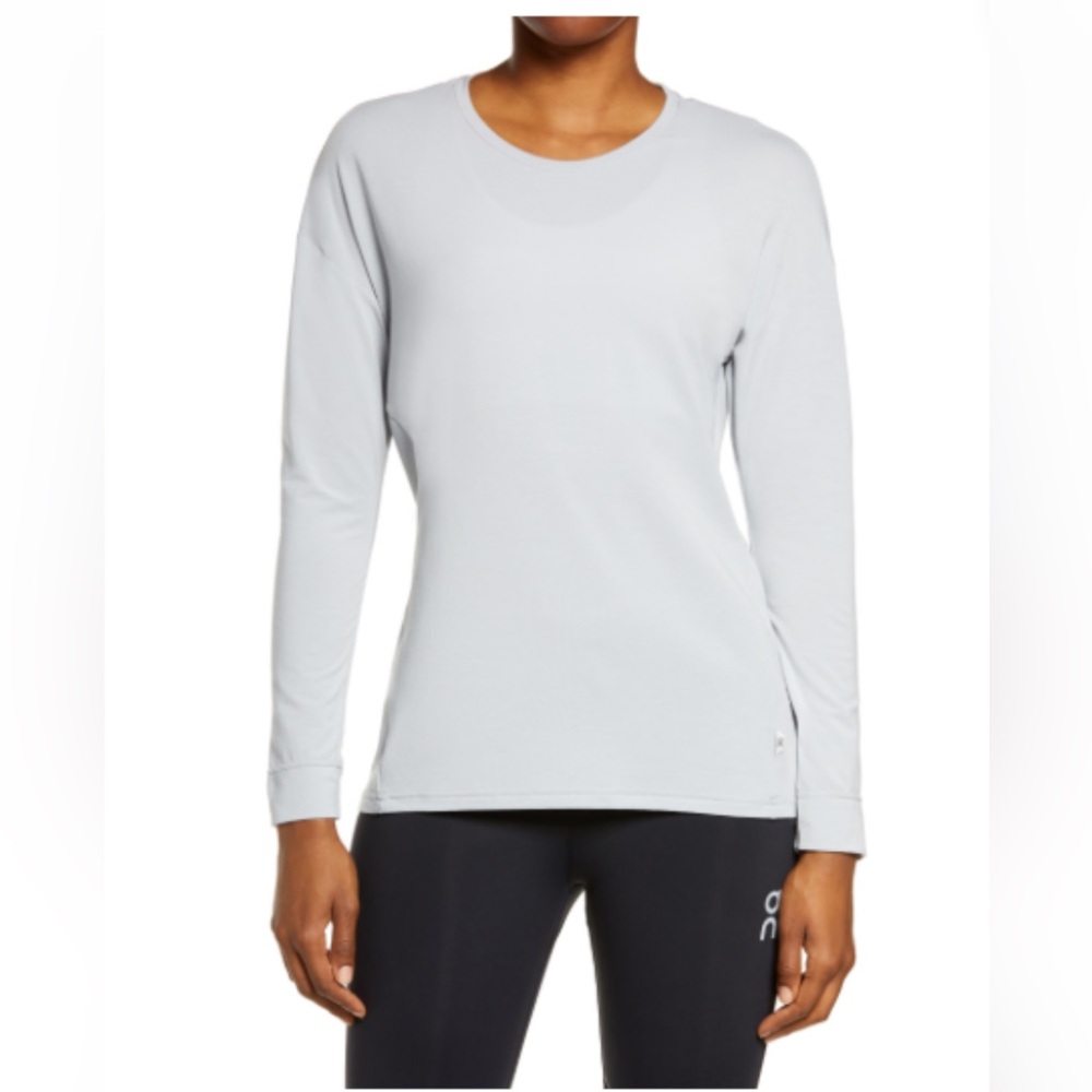 On Performance Long Sleeve Running T-Shirt in Glacier - NWT